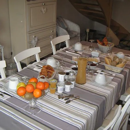فندق مبيت وإفطار Chambres D'hotes Les Fleurs Des Champs *